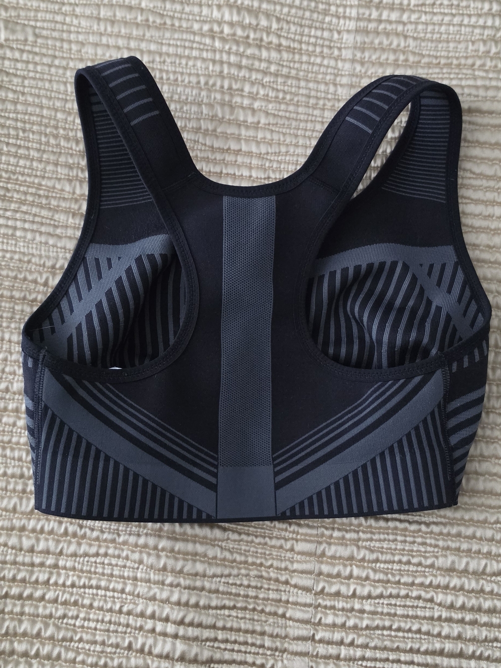 Nike Fe/Nom Flyknit Black Gray Seamless Striped High-Support Sports Bra Small - Picture 4 of 7